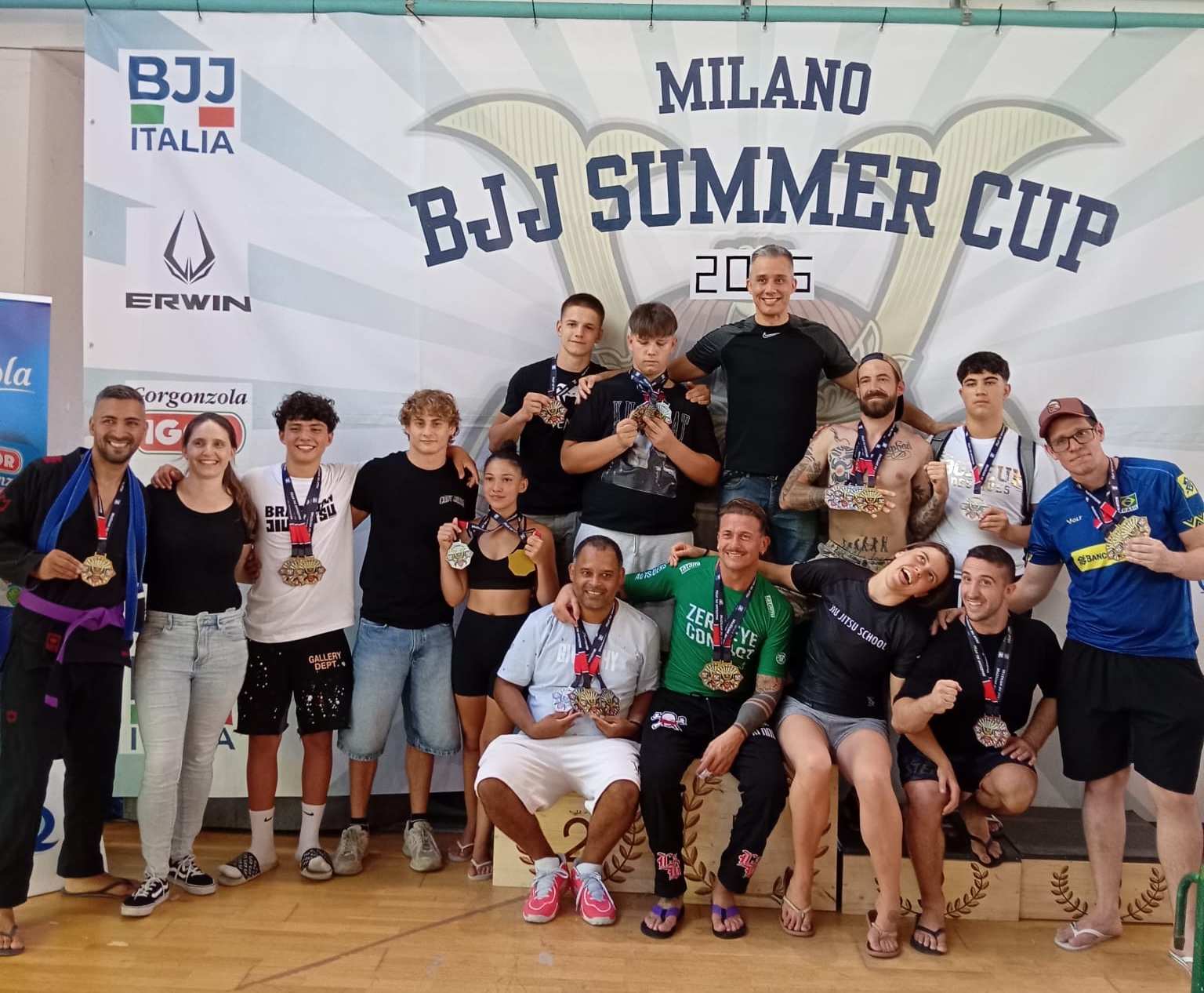 Il team della scuola a una competizione